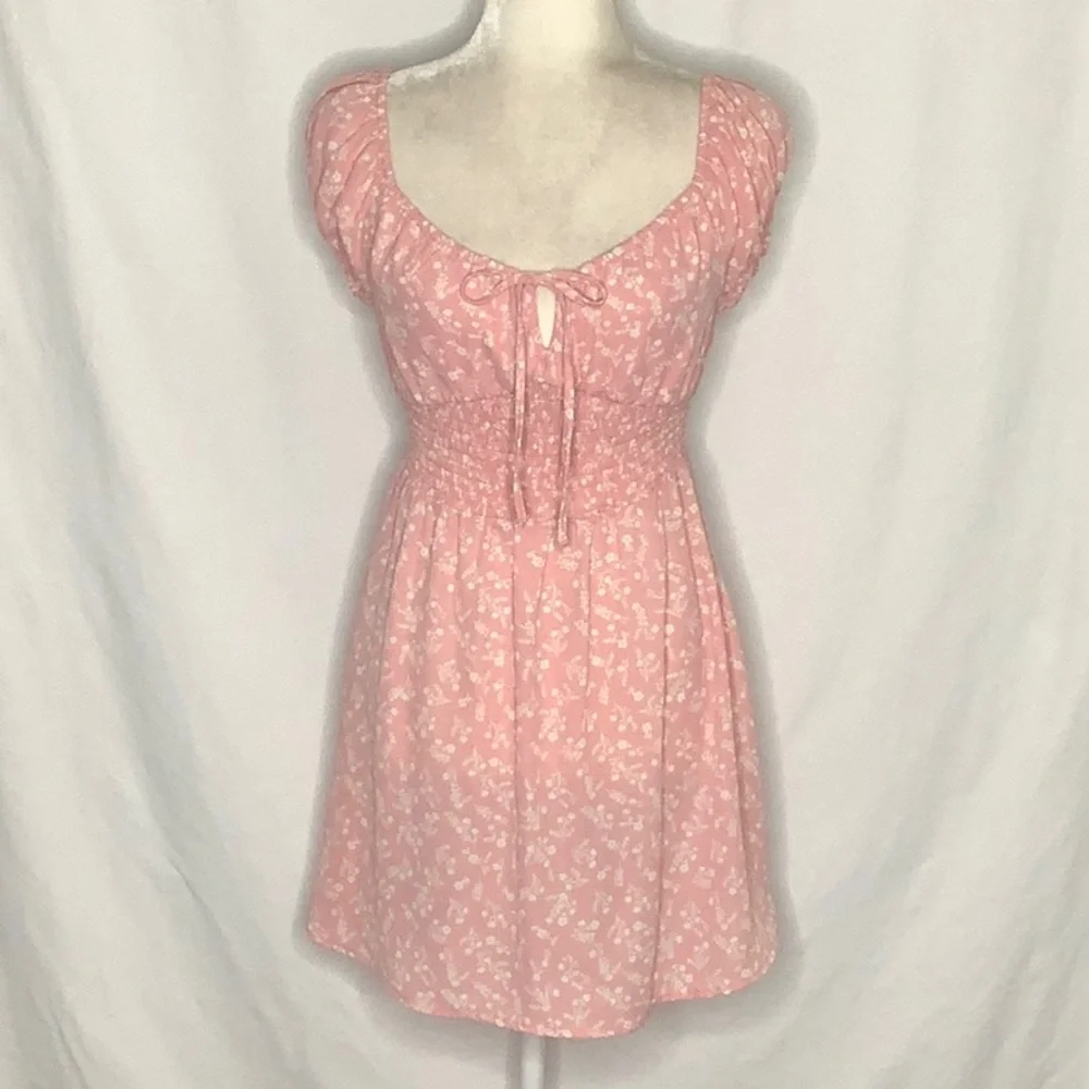 Love Tree Smocked Milkmaid Ditsy Floral Dress Size S - Picture 13 of 14